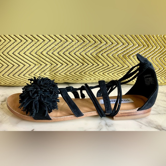 EUC STEVE MADDEN Swizzle Suede Pom Pom Gladiator Sandals Size 7M Black Worn 1x! - Picture 8 of 14